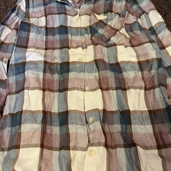 Thread & supply small button down - Picture 9 of 9